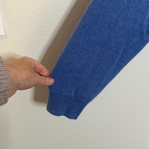 Club Room 100% 2-Ply Cashmere V Neck Sweater Men's Size L Blue Classic Preppy - Picture 5 of 8